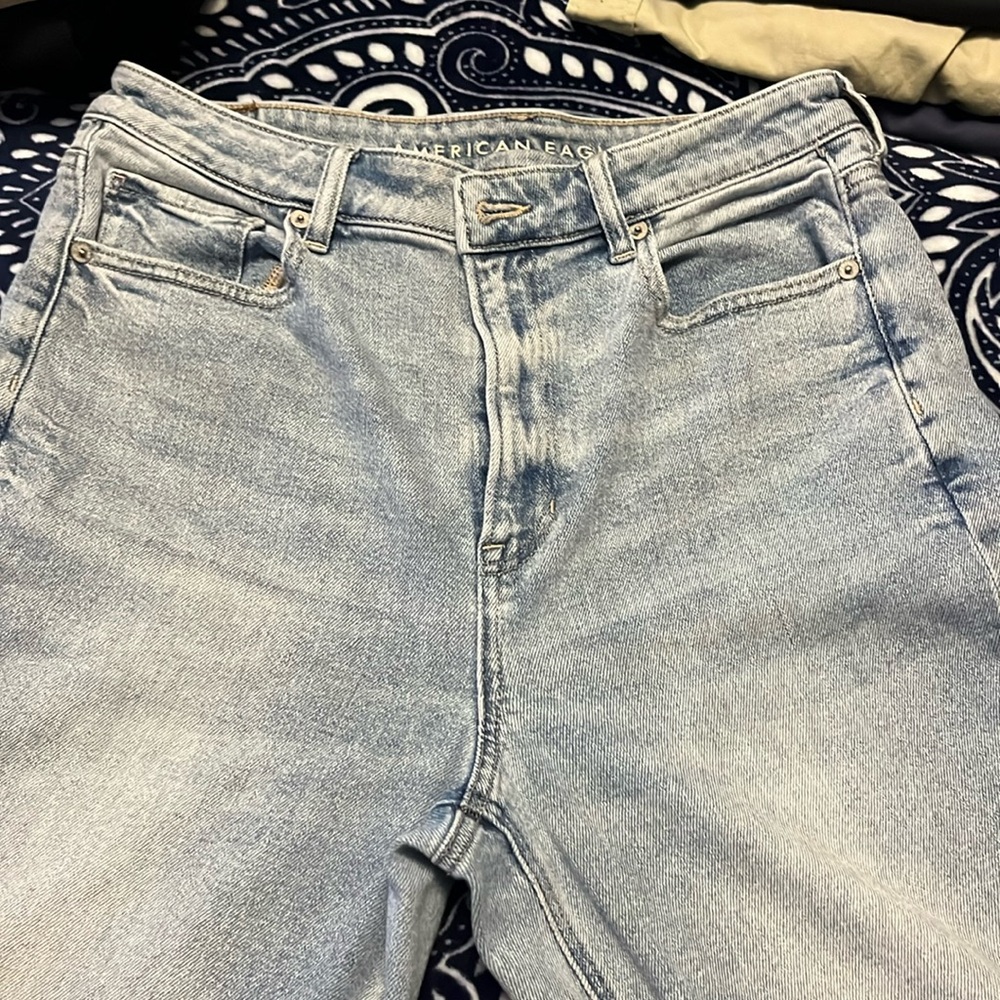 AE mom straight Jean size 10
